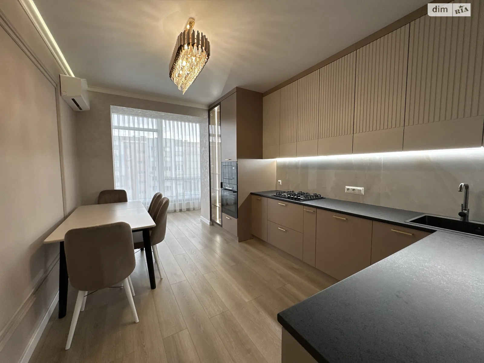 Продается 2-комнатная квартира 66 кв. м в Ивано-Франковске, ул. Мира, 100 - фото 1