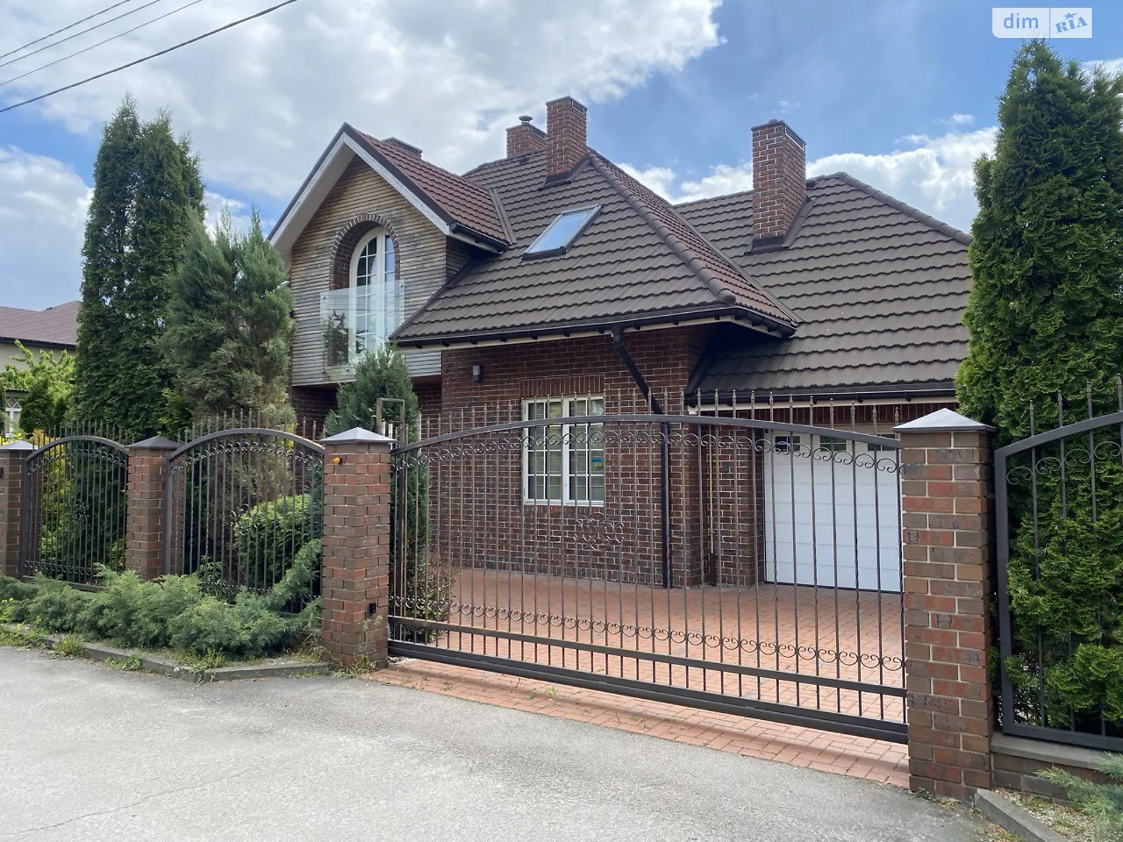 Продается дом на 2 этажа 220 кв. м с беседкой, цена: 475000 $ - фото 1