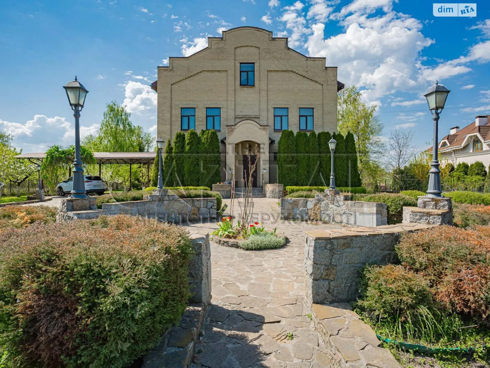 Продается дом на 3 этажа 380 кв. м с верандой, цена: 560000 $ - фото 1