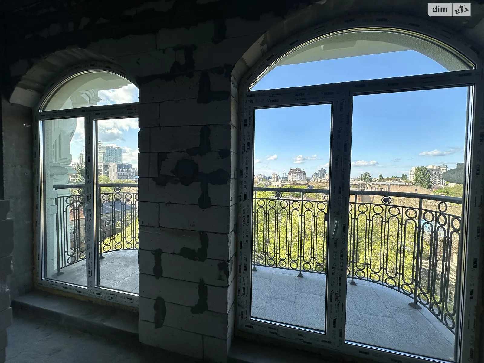 Продається 1-кімнатна квартира 47.9 кв. м у Одесі, вул. Гімназична, 13 - фото 1