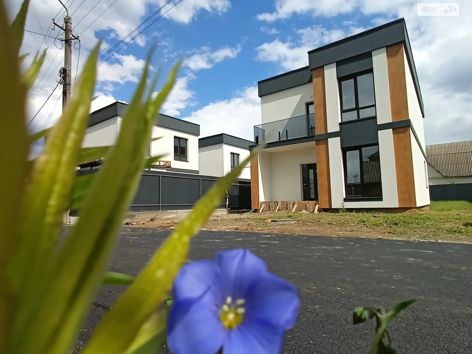 Продается дом на 2 этажа 120 кв. м с беседкой, цена: 140000 $ - фото 1
