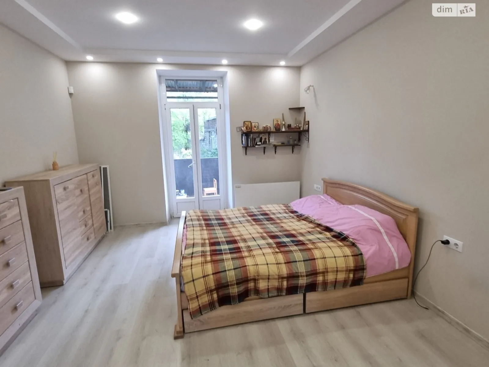 Продается 3-комнатная квартира 74 кв. м в Одессе, ул. Пастера, 44А - фото 1