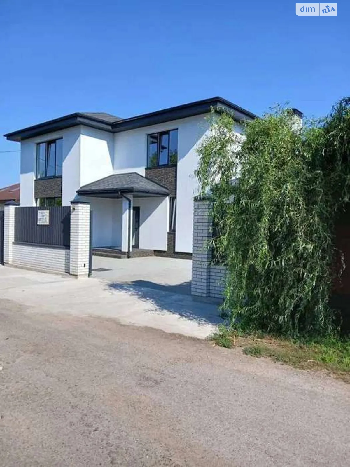 Продается дом на 2 этажа 290 кв. м с гаражом, цена: 290000 $ - фото 1