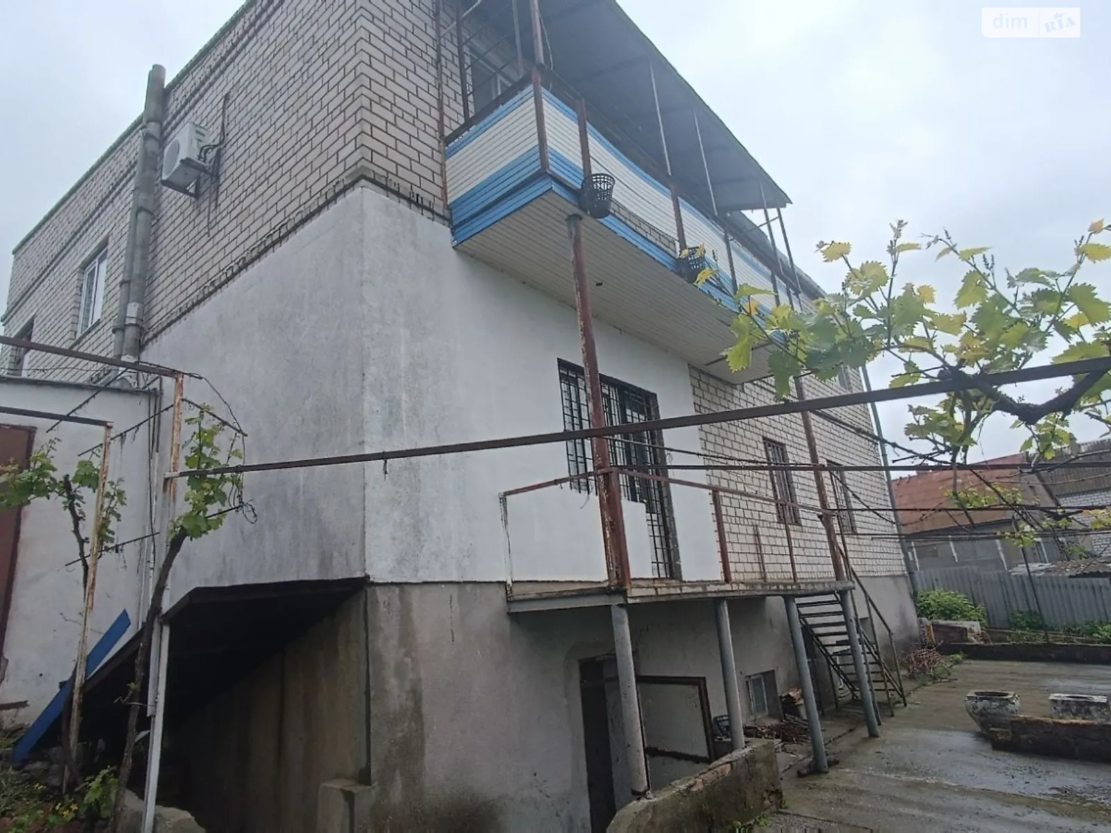 Продается дом на 2 этажа 600 кв. м с верандой, цена: 300000 $ - фото 1