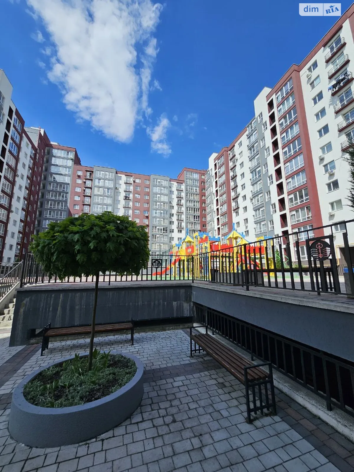 Продается 2-комнатная квартира 62.8 кв. м в Ивано-Франковске, ул. Княгинин - фото 1