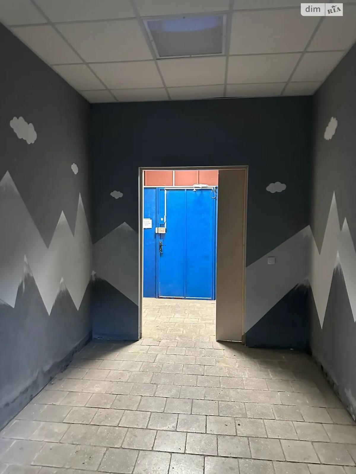 Продается помещения свободного назначения 988.9 кв. м в 5-этажном здании, цена: 300000 $ - фото 1