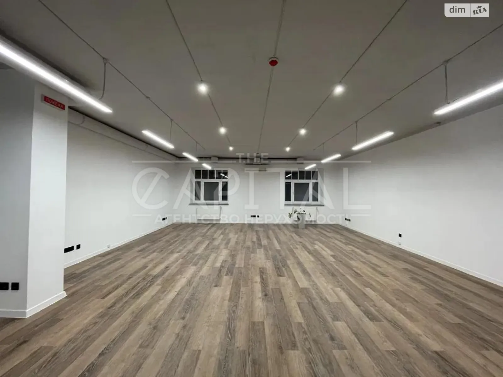 Сдается в аренду офис 590 кв. м в бизнес-центре, цена: 9000 $ - фото 1
