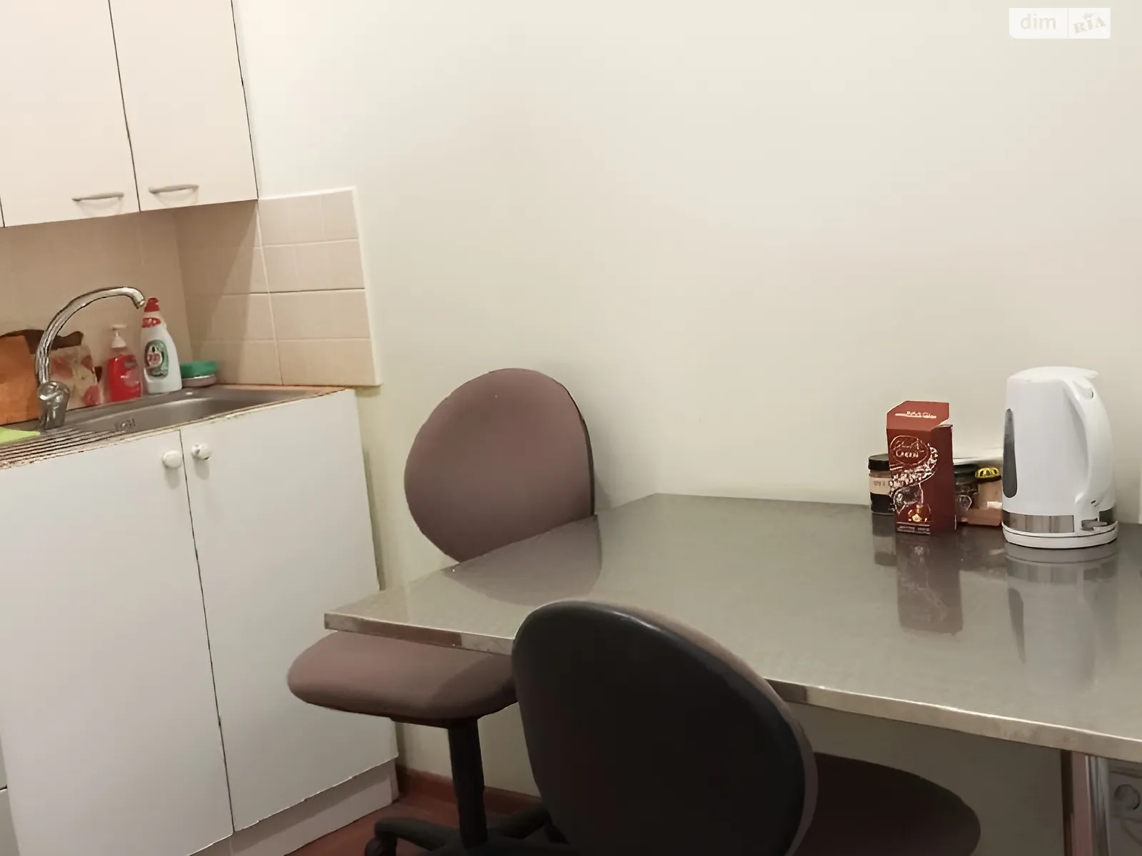 Сдается в аренду офис 95 кв. м в бизнес-центре, цена: 1400 $ - фото 1