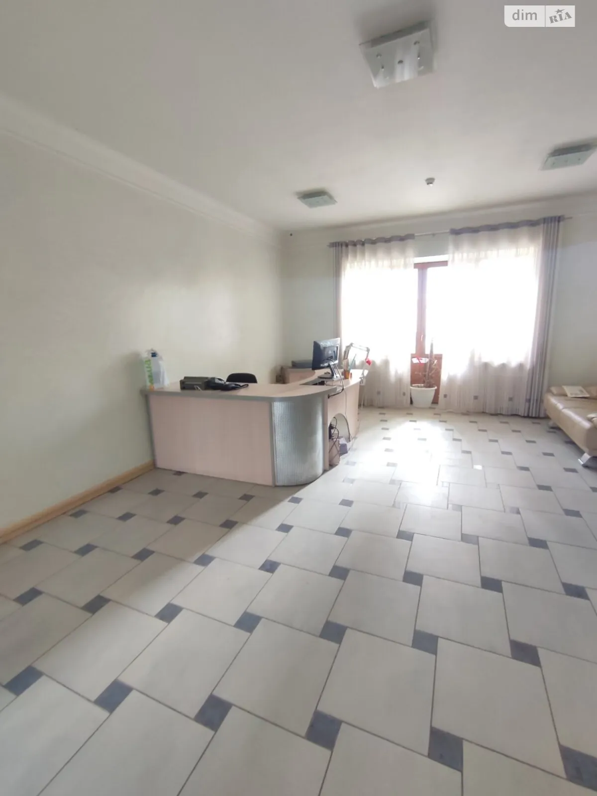 Сдается в аренду офис 239 кв. м в бизнес-центре, цена: 35850 грн - фото 1