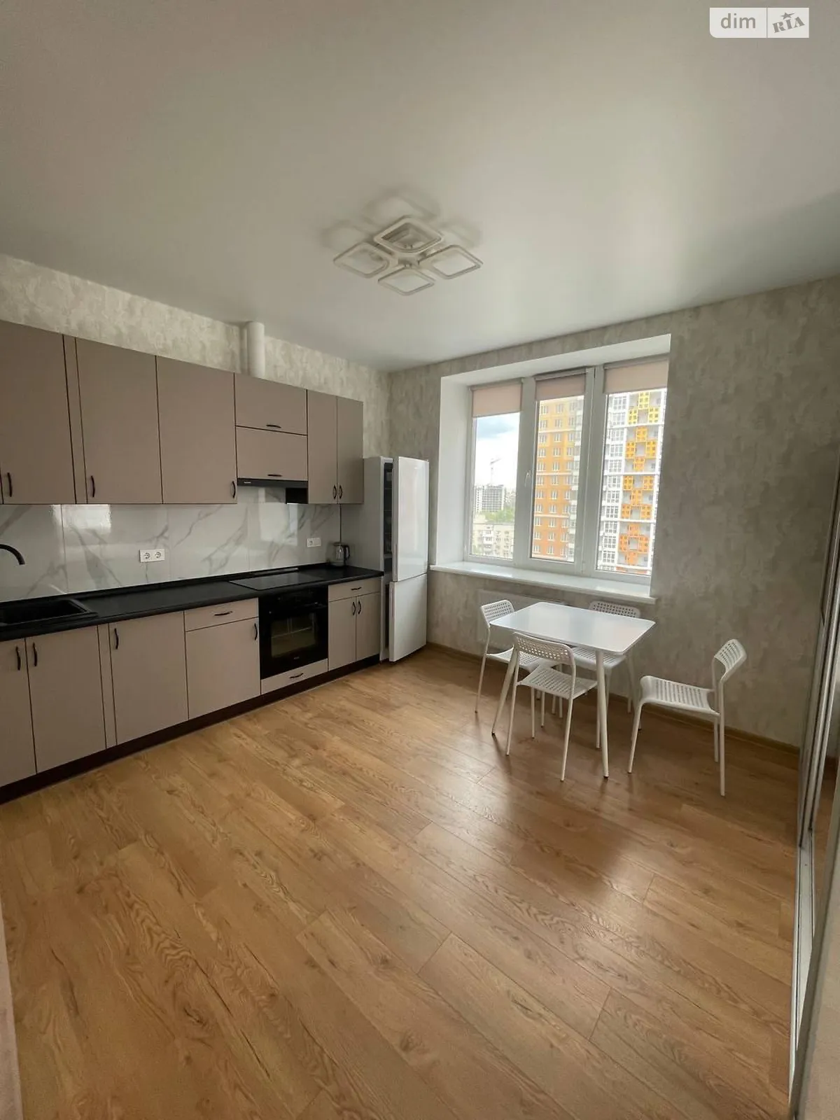 Продается 1-комнатная квартира 47 кв. м в Одессе, ул. Леси Украинки, 19А - фото 1