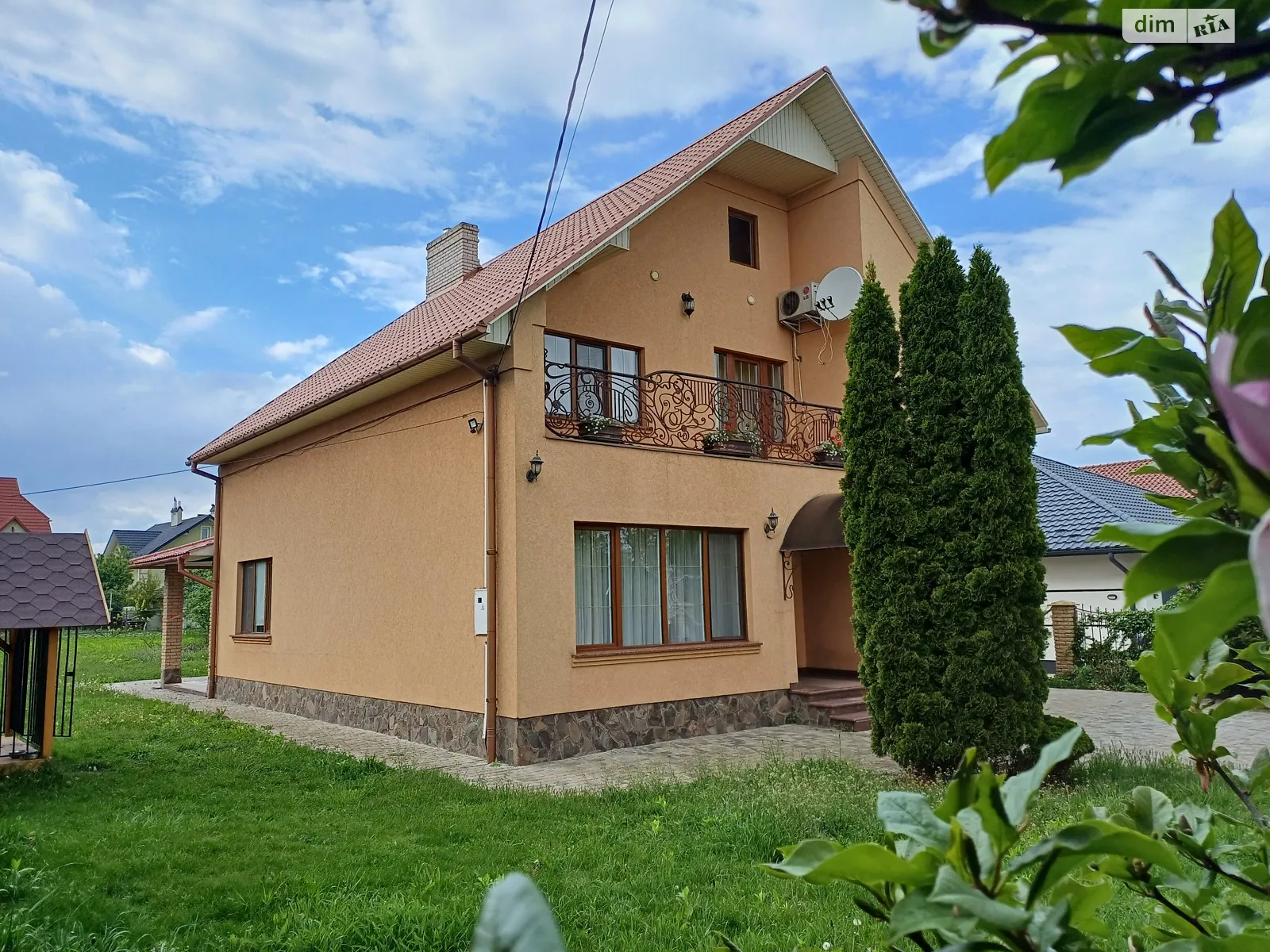 Продается дом на 2 этажа 178 кв. м с верандой, цена: 180000 $ - фото 1