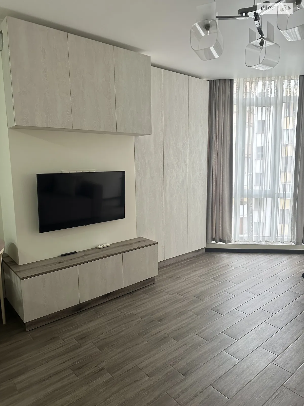 Продается 2-комнатная квартира 56 кв. м в Ивано-Франковске, ул. Кисилевской Ольги, 31 - фото 1