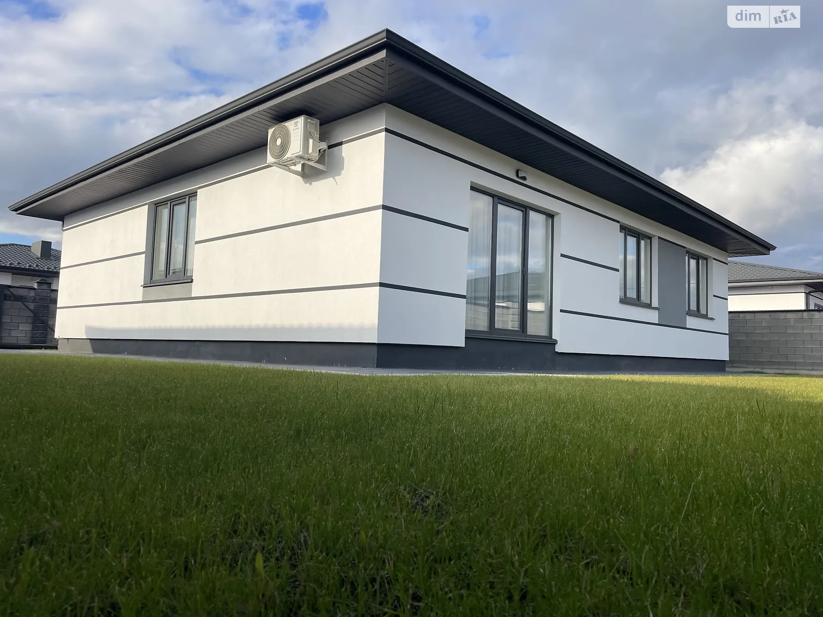 Продається одноповерховий будинок 98 кв. м з ділянкою, цена: 150000 $ - фото 1