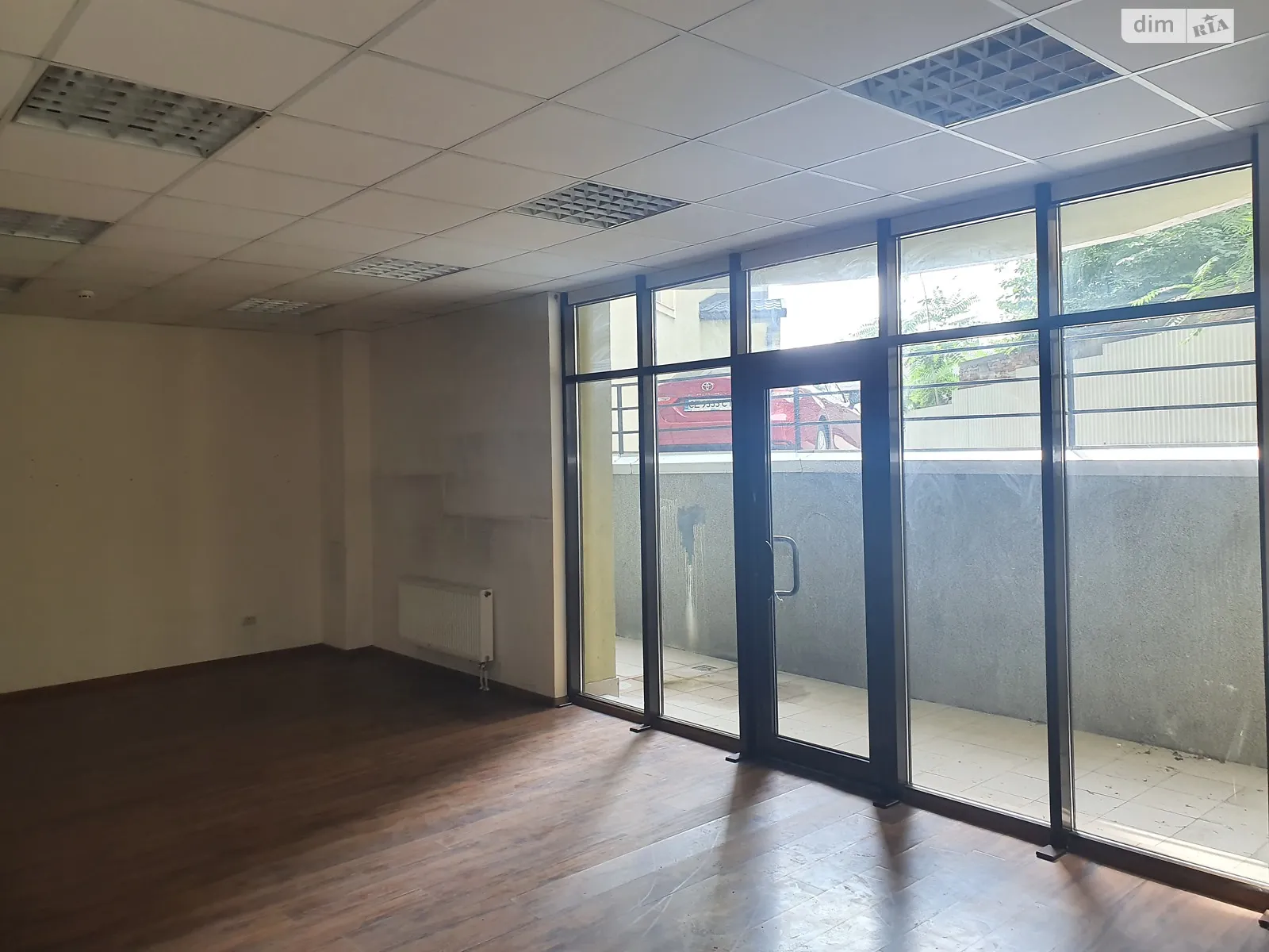 Здається в оренду офіс 94.7 кв. м в бізнес-центрі, цена: 947 $ - фото 1