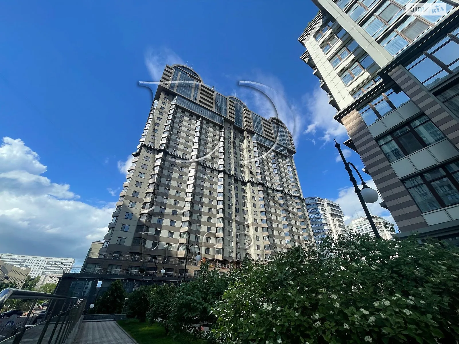 Продається 1-кімнатна квартира 135.6 кв. м у Києві, вул. Андрія Верхогляда(Драгомирова), 14А - фото 1