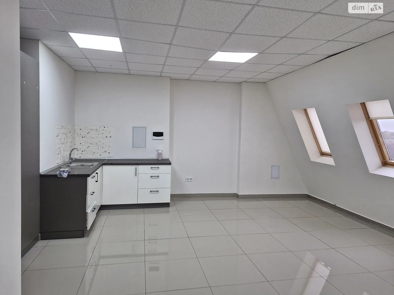 Здається в оренду офіс 50 кв. м в бізнес-центрі, цена: 500 $ - фото 1