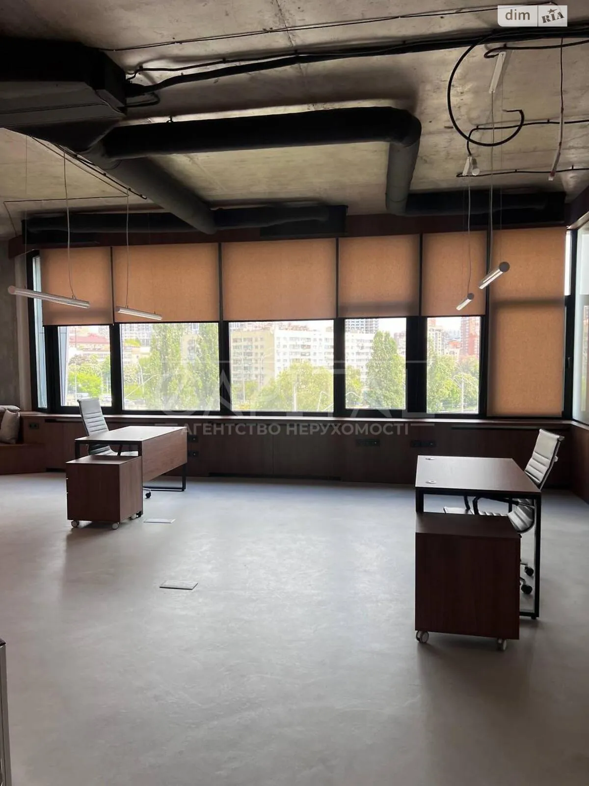 Сдается в аренду офис 125 кв. м в бизнес-центре, цена: 2000 $ - фото 1