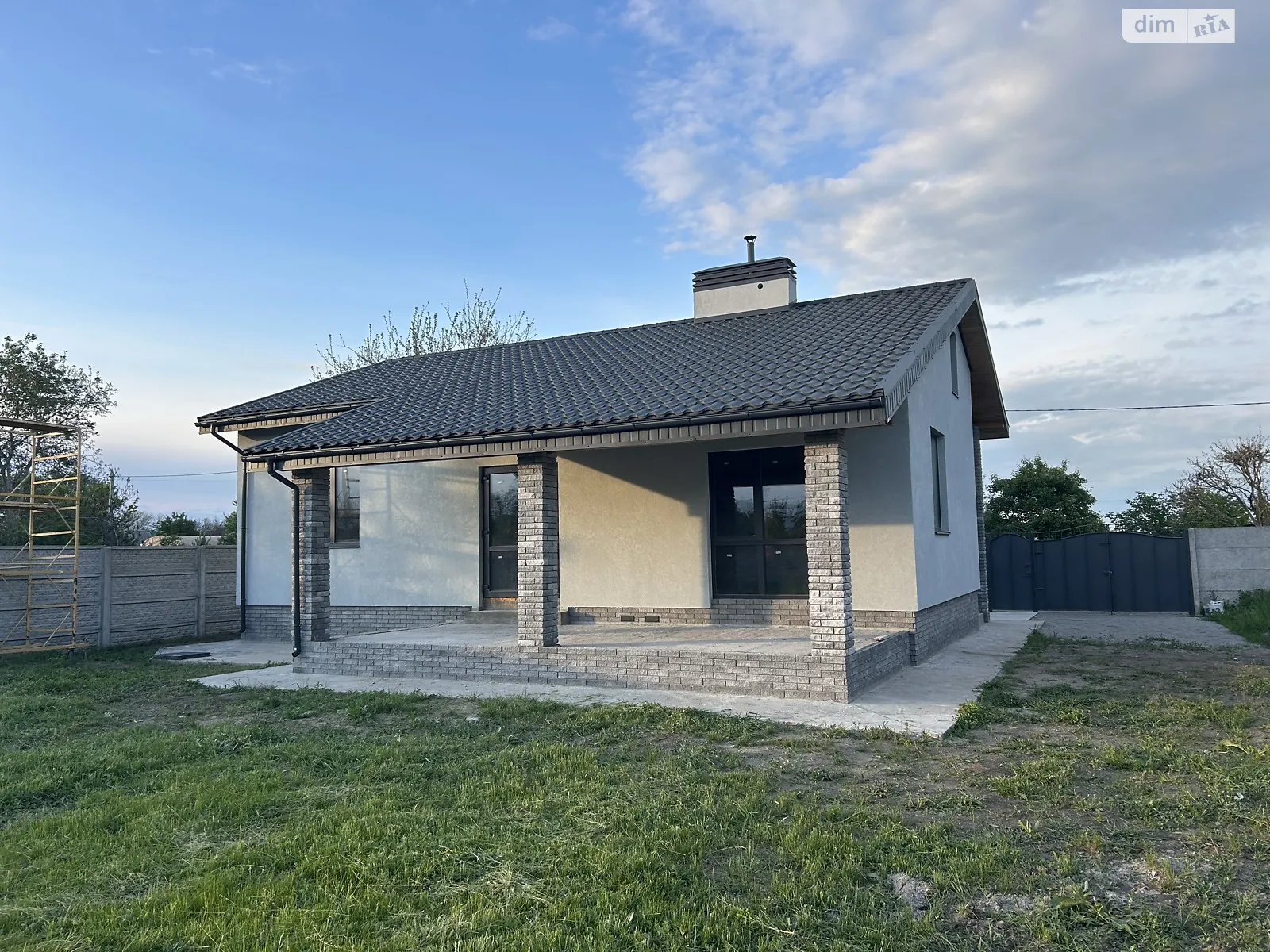 Продается одноэтажный дом 101.4 кв. м с гаражом, цена: 66000 $ - фото 1