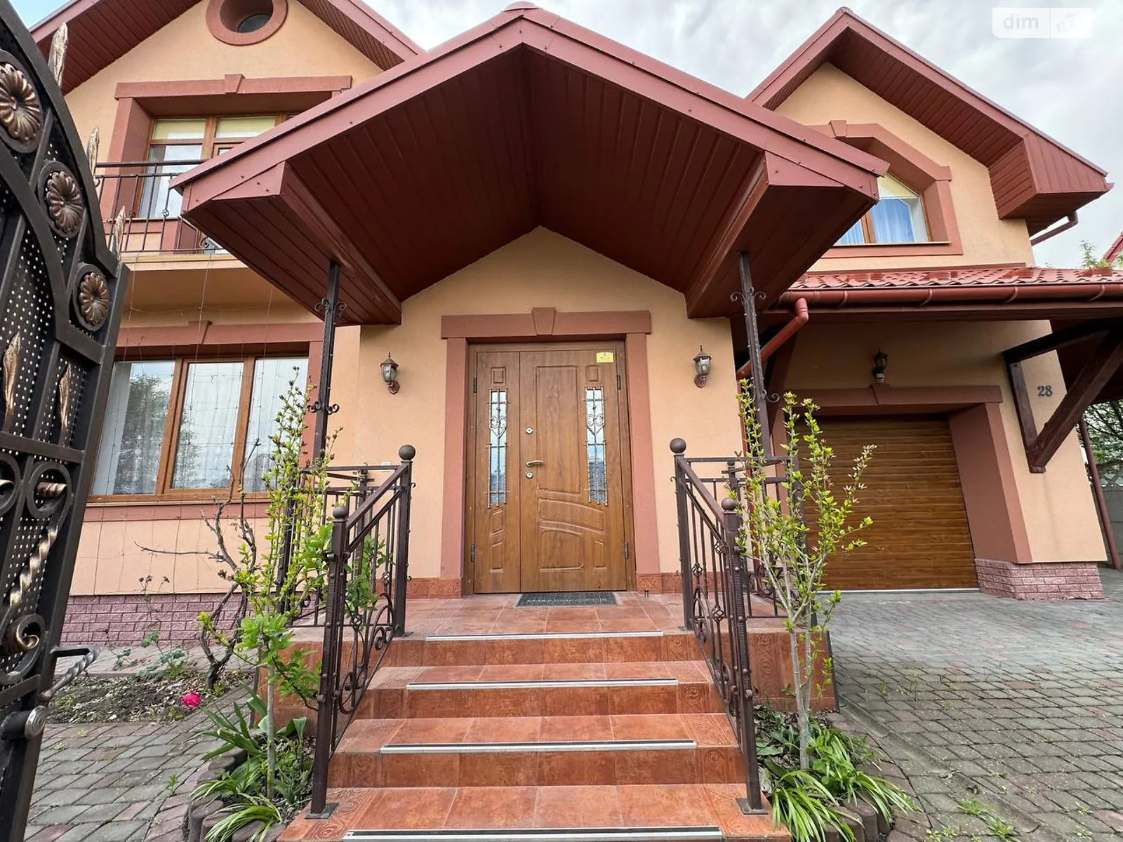 Продается дом на 2 этажа 221.6 кв. м с бассейном, цена: 220000 $ - фото 1