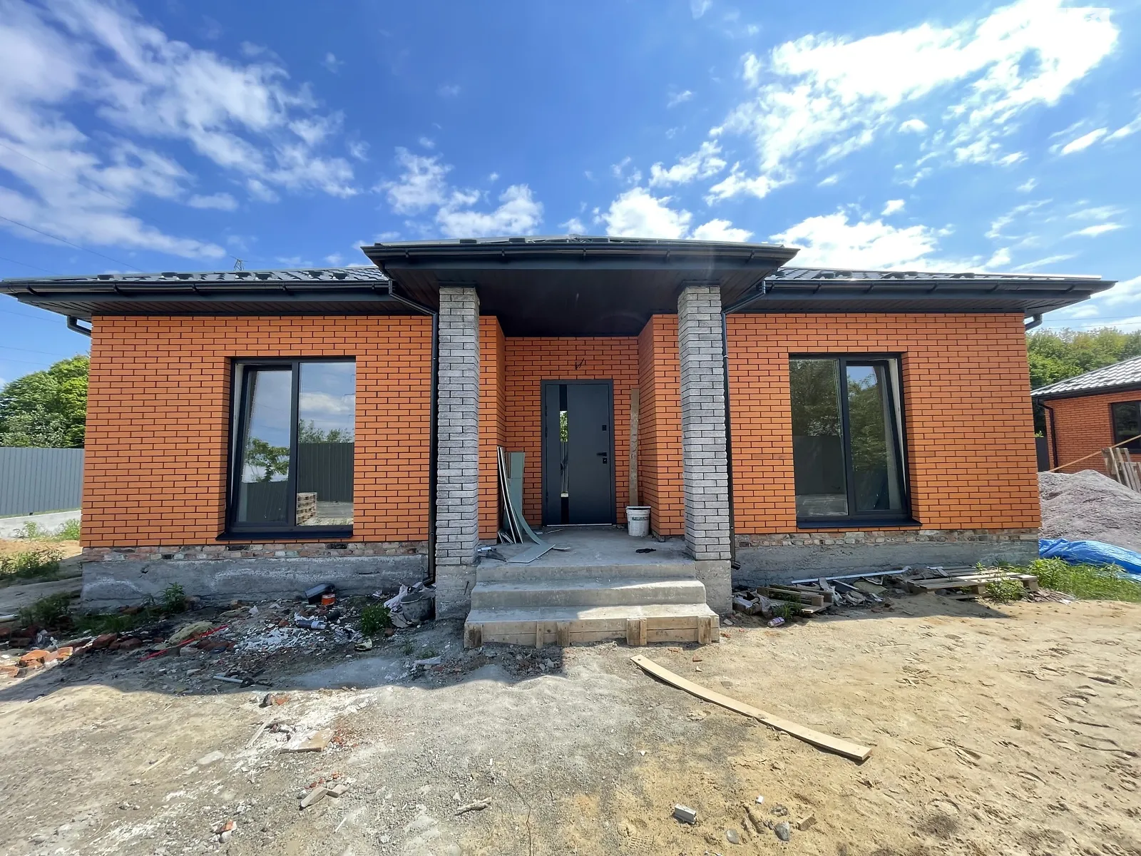 Продається одноповерховий будинок 95 кв. м з гаражем, цена: 76000 $ - фото 1