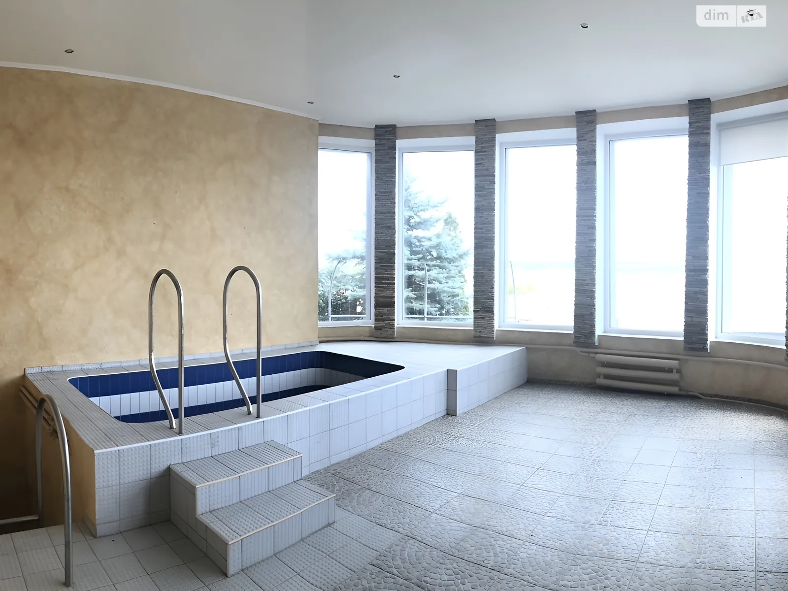 Продается дом на 3 этажа 389.1 кв. м с мансардой, цена: 170000 € - фото 1