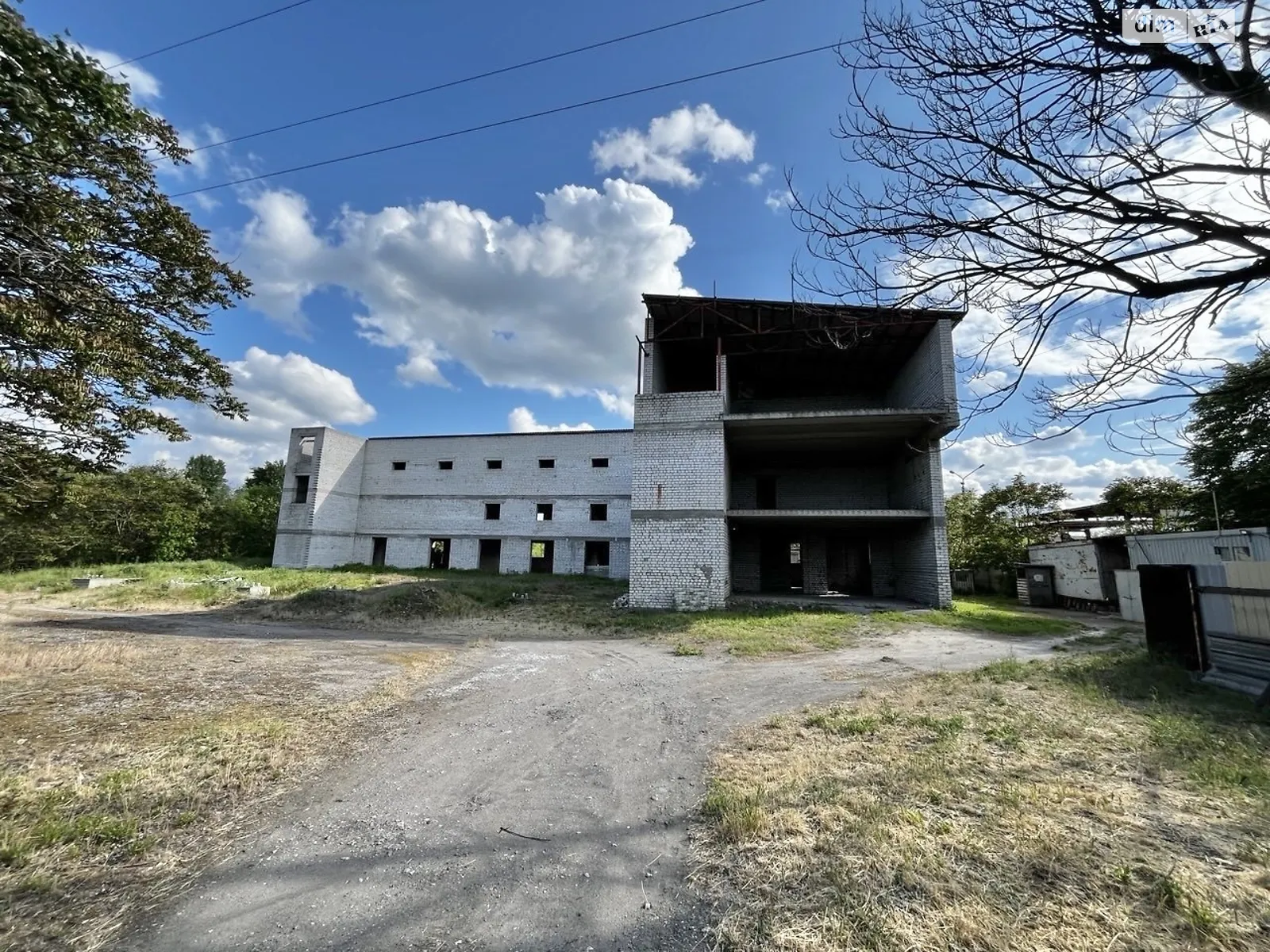 Продается объект сферы услуг 1466 кв. м в 3-этажном здании, цена: 350000 $ - фото 1