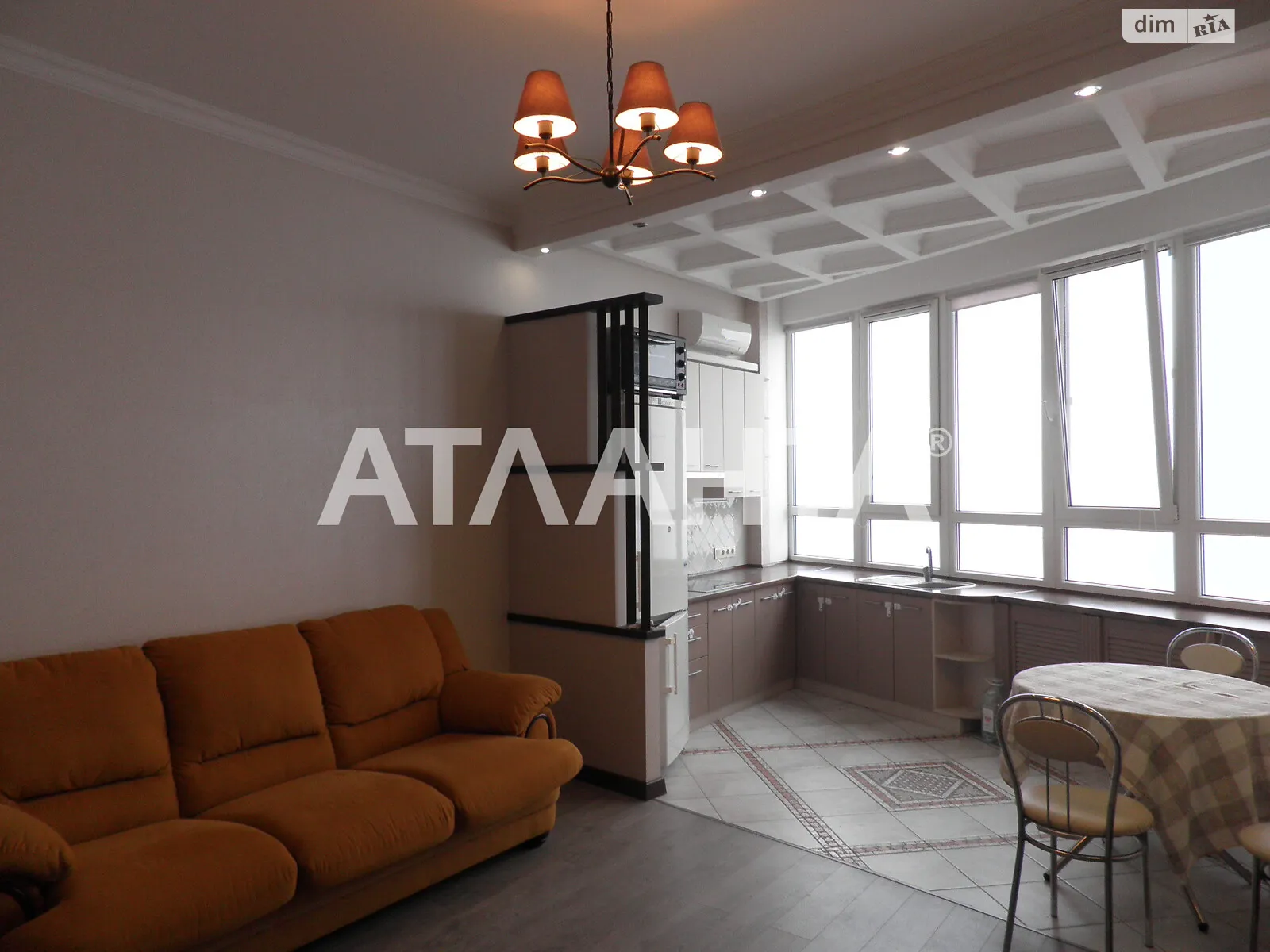 Продается 1-комнатная квартира 57 кв. м в Одессе, ул. Армейская, 11 - фото 1