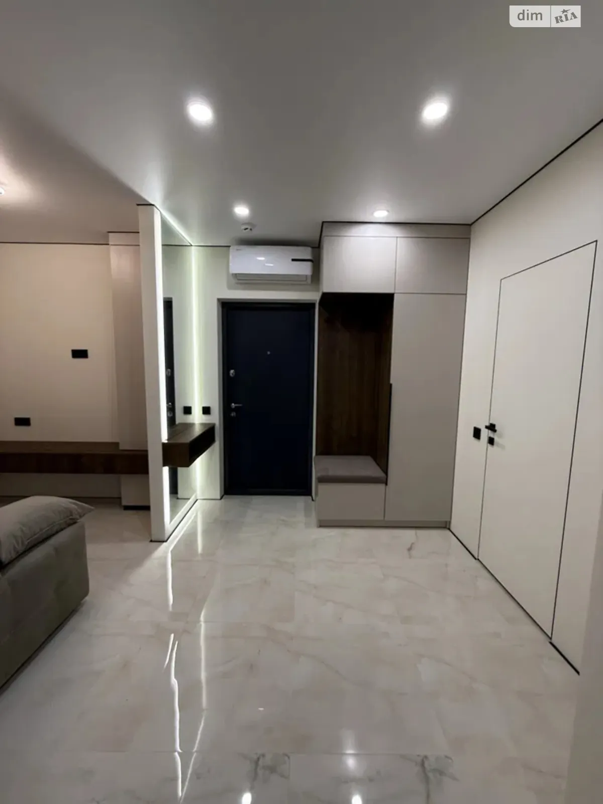 Продается 1-комнатная квартира 45 кв. м в Ивано-Франковске, ул. Ленкавского - фото 1