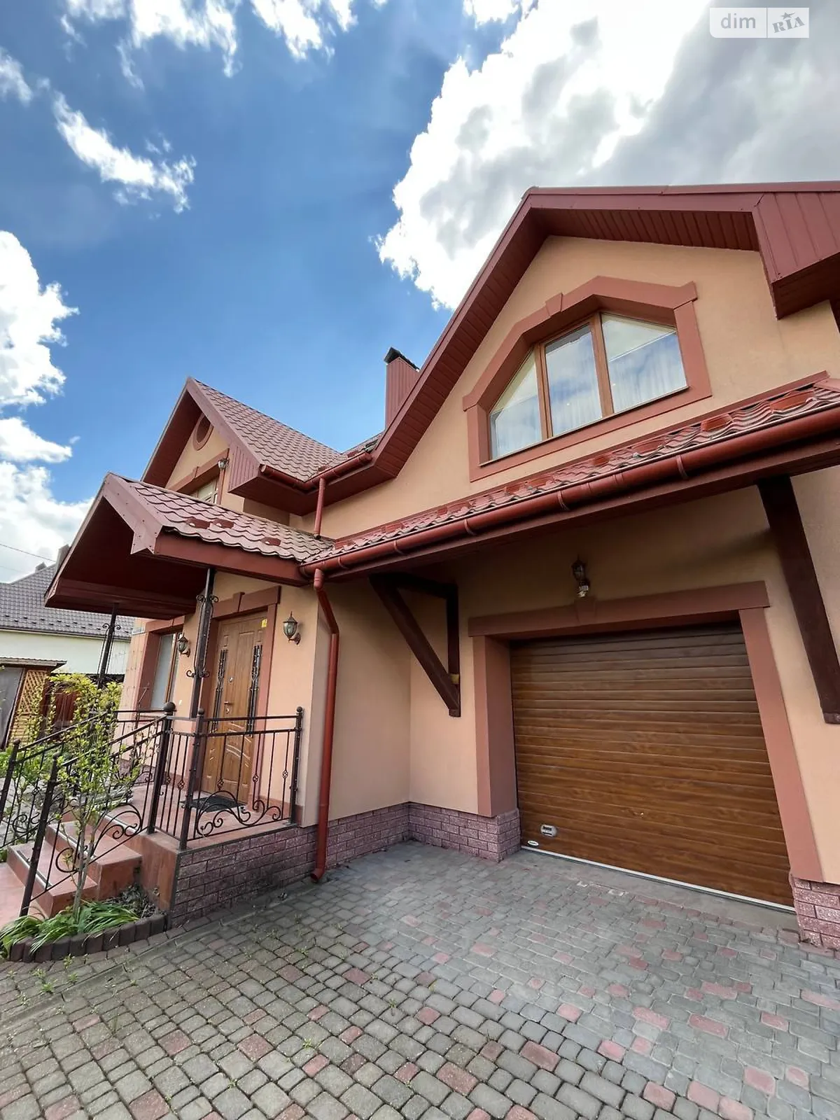 Продается дом на 2 этажа 243 кв. м с балконом, цена: 220000 $ - фото 1