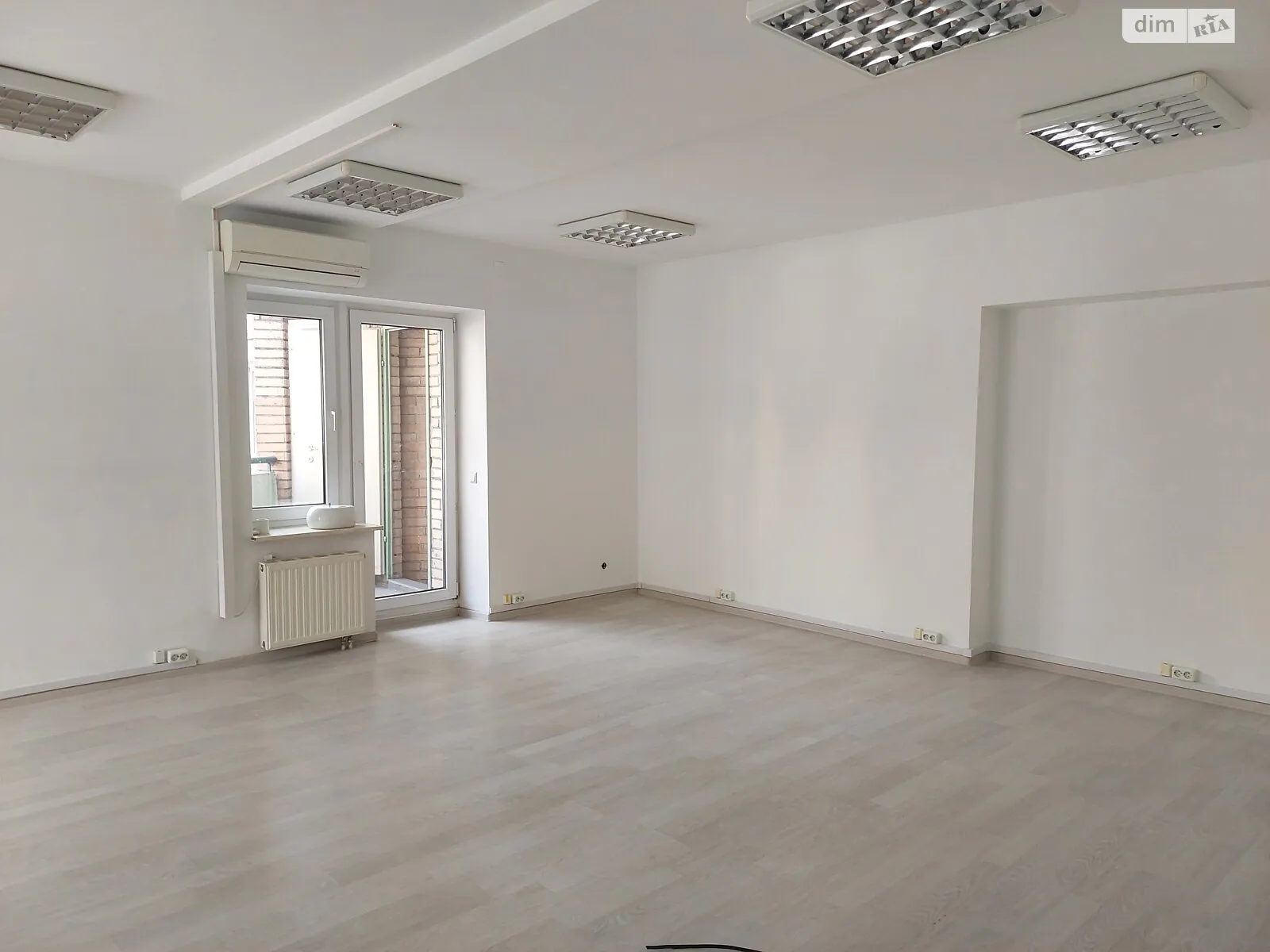 Сдается в аренду офис 95 кв. м в бизнес-центре, цена: 1425 $ - фото 1
