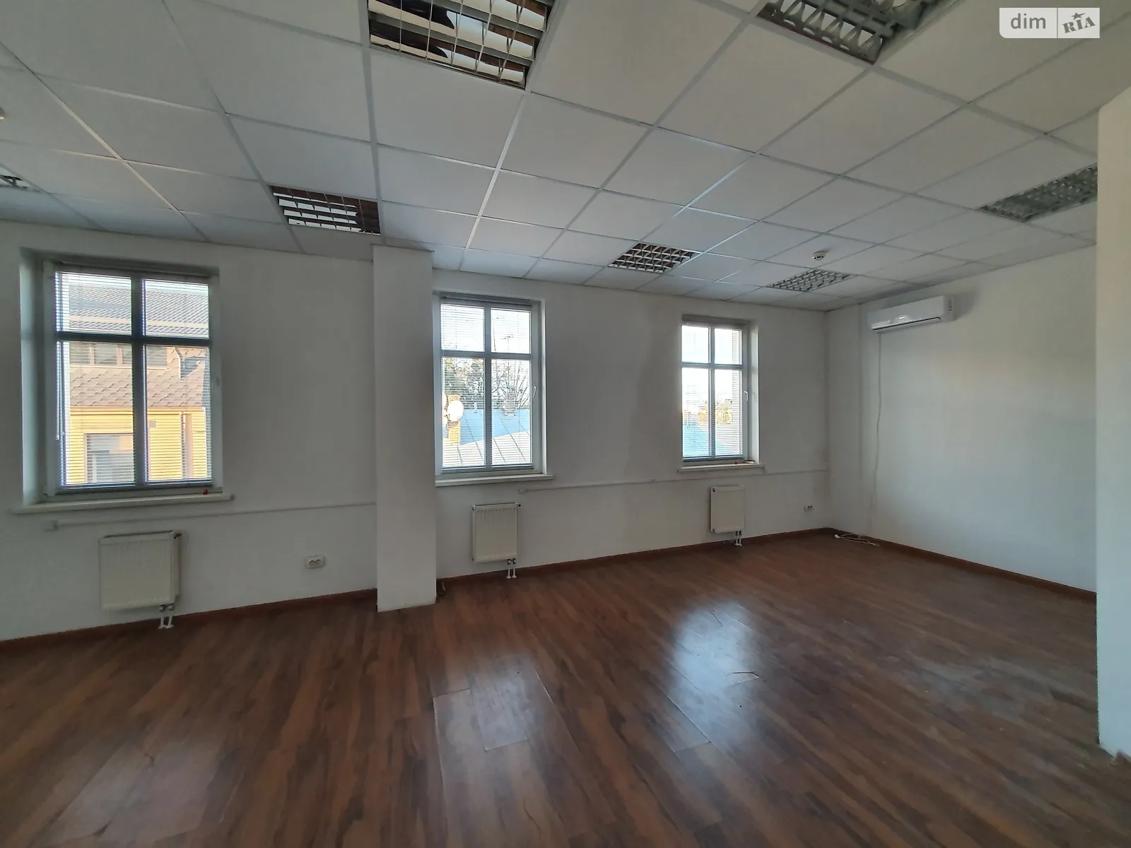 Здається в оренду офіс 25.7 кв. м в бізнес-центрі, цена: 257 $ - фото 1