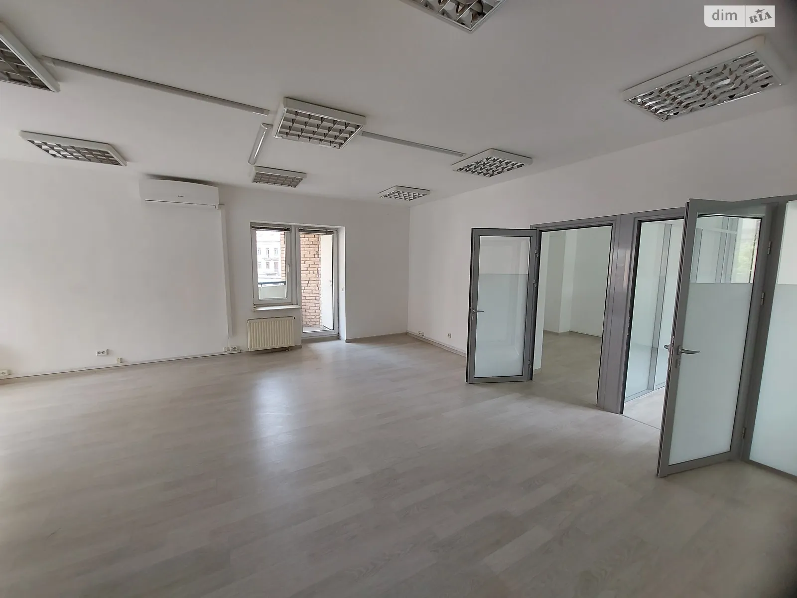 Здається в оренду офіс 95 кв. м в бізнес-центрі, цена: 1425 $ - фото 1