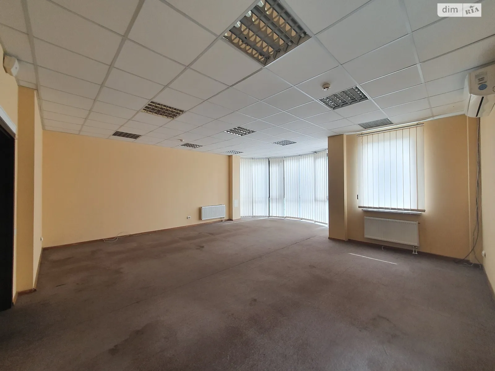 Сдается в аренду офис 45.8 кв. м в бизнес-центре, цена: 460 $ - фото 1