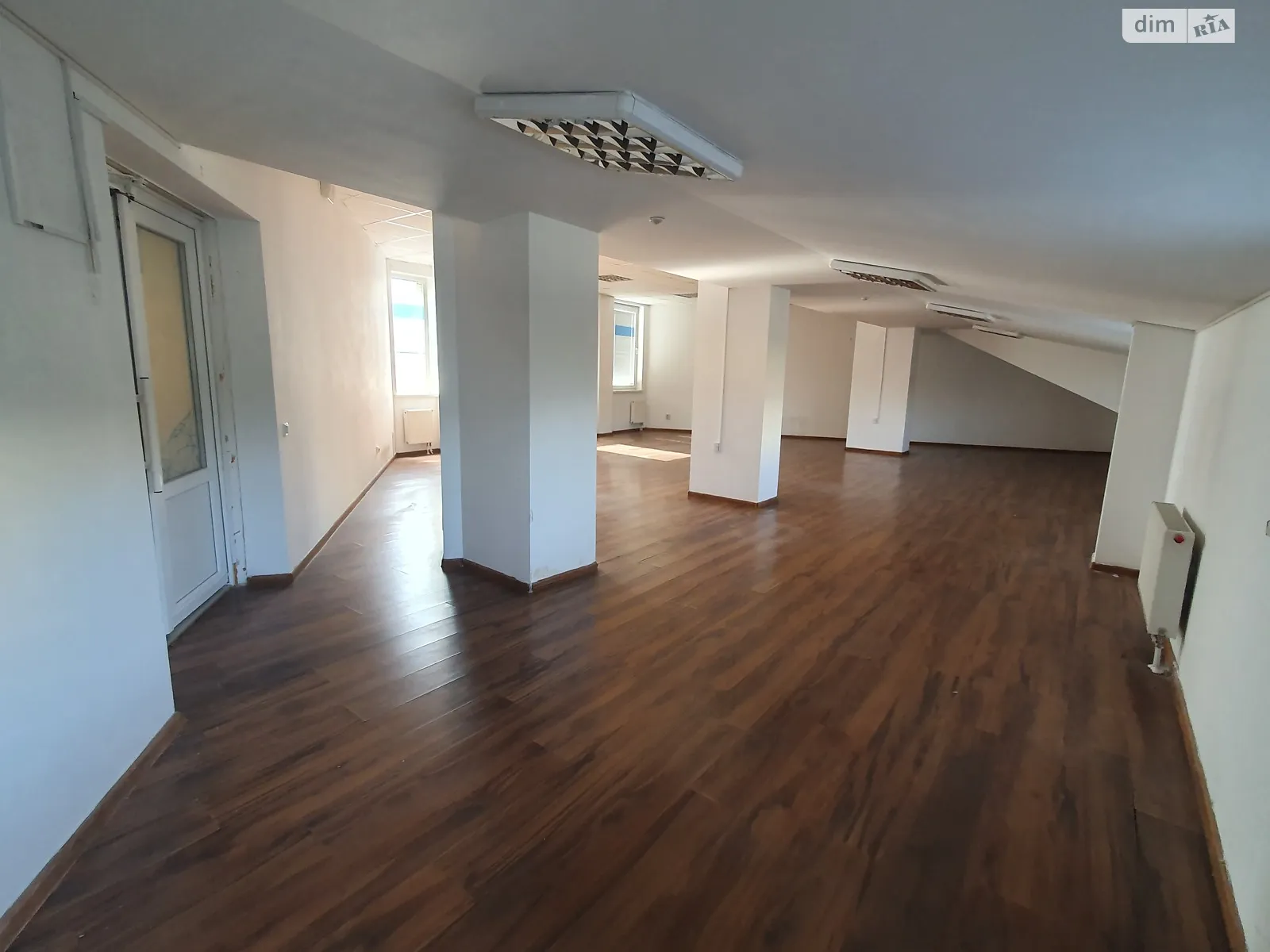 Здається в оренду офіс 29.8 кв. м в бізнес-центрі, цена: 298 $ - фото 1