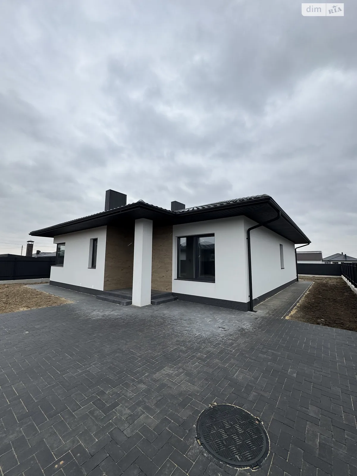 Продается одноэтажный дом 120 кв. м с гаражом, цена: 115000 $ - фото 1