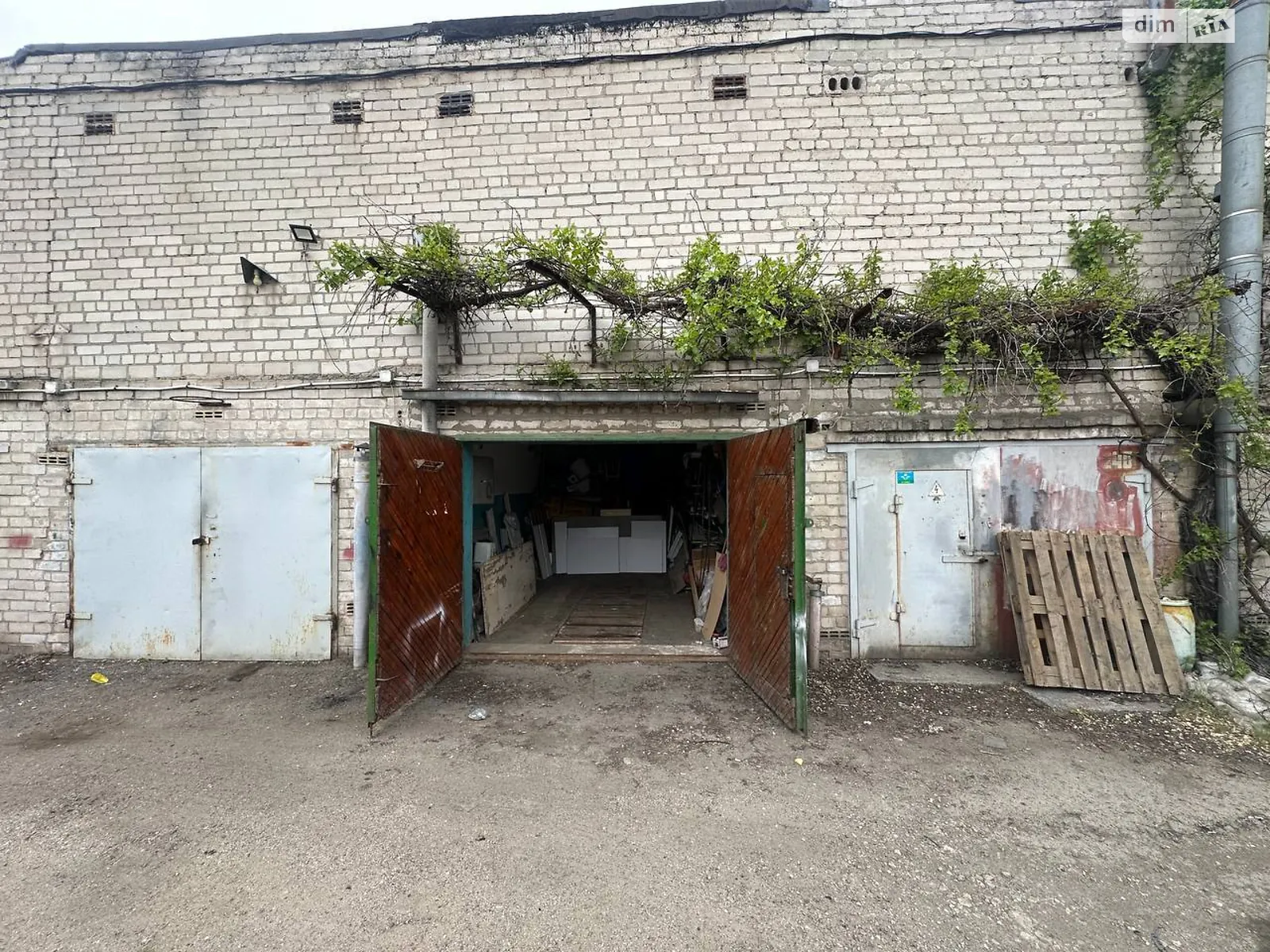 Продається місце в гаражному кооперативі під легкове авто на 21 кв. м, цена: 3800 $ - фото 1