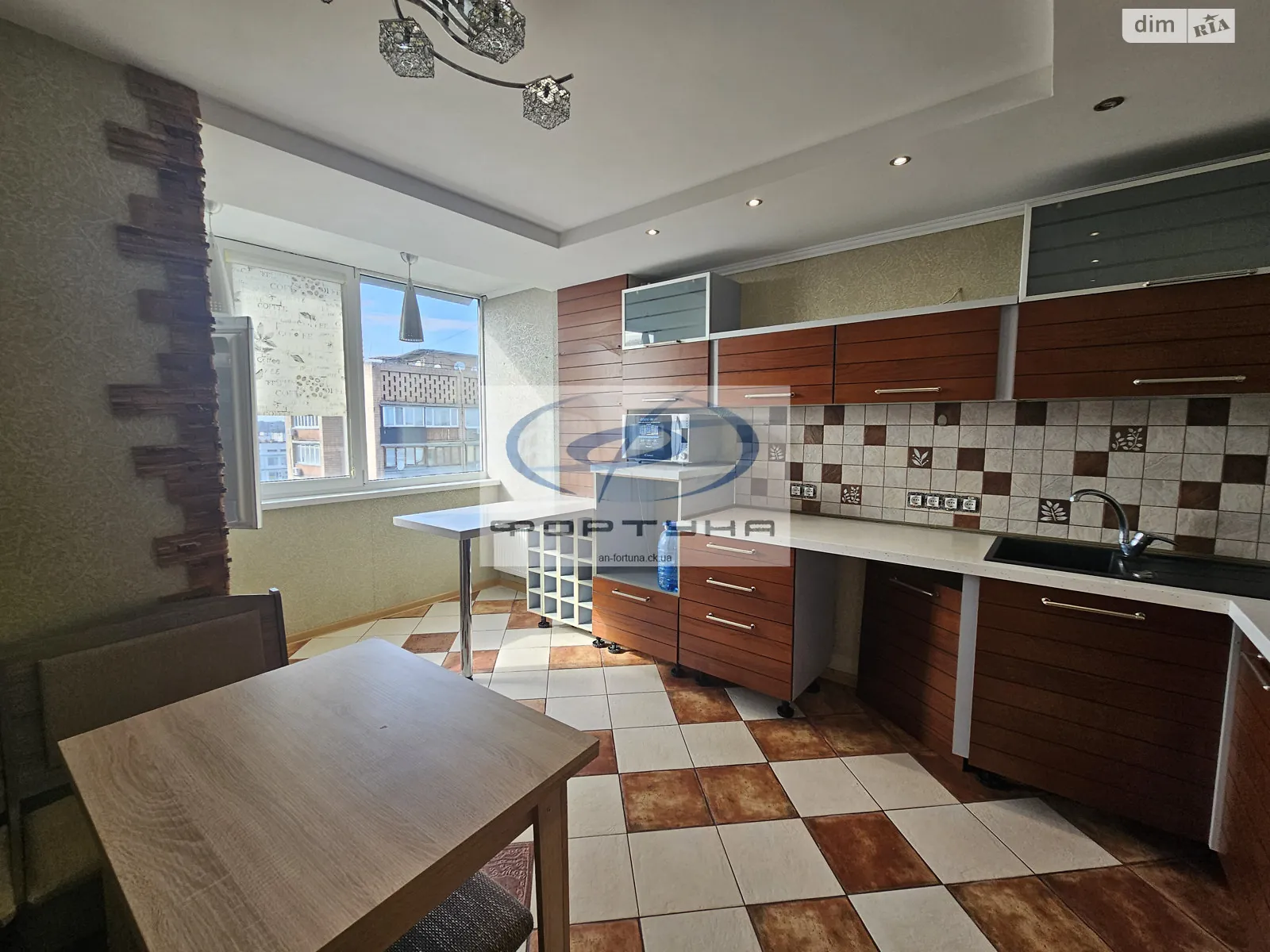 Продается 3-комнатная квартира 87 кв. м в Черкассах, бул. Шевченко, 220 - фото 1