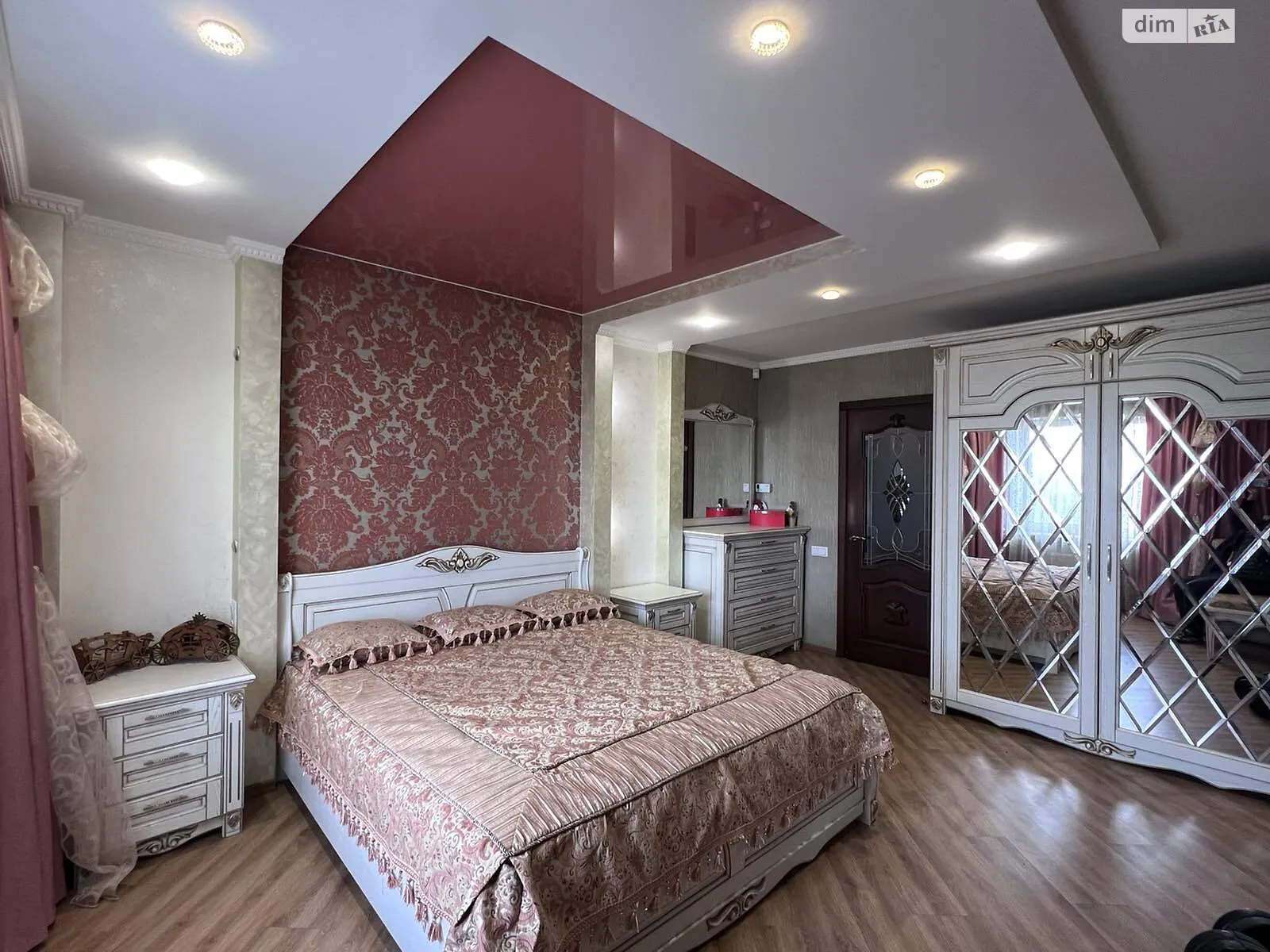 Продается 2-комнатная квартира 74.8 кв. м в Ровно, ул. Дворецкая - фото 1