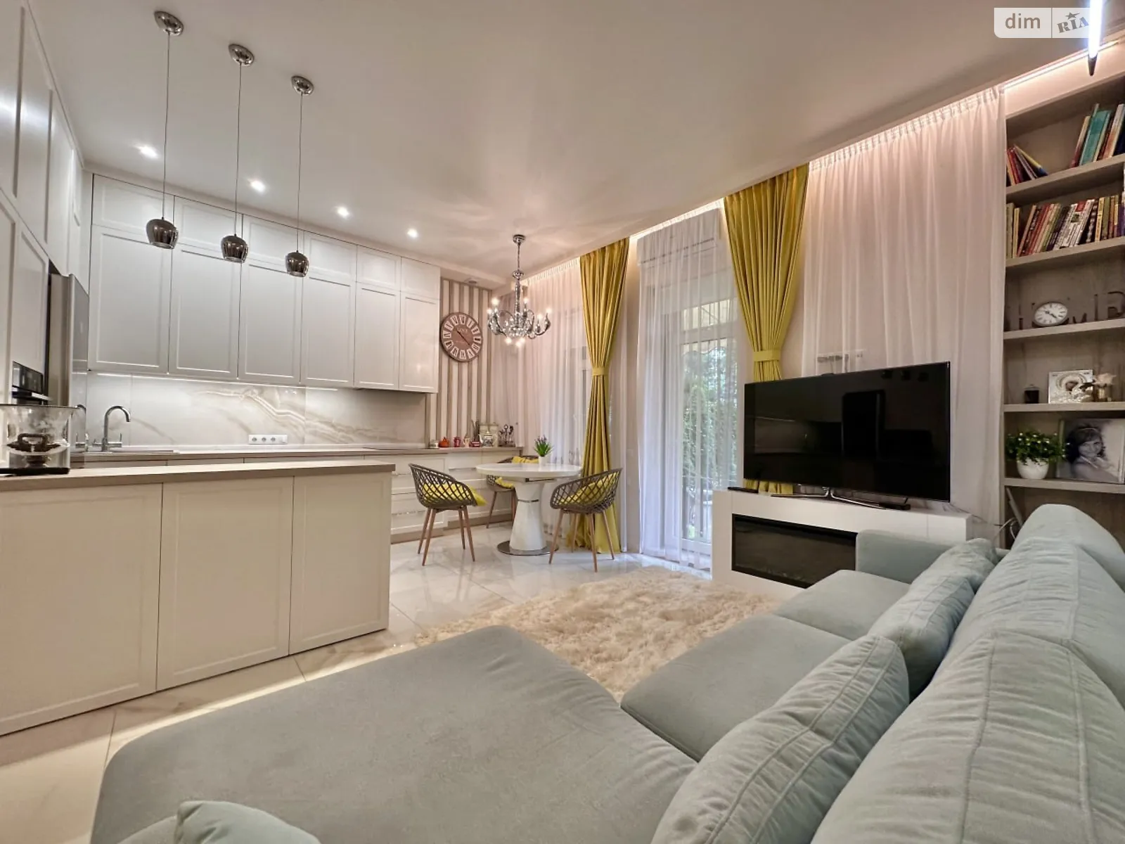 Продается 1-комнатная квартира 71.2 кв. м в Одессе, пер. Майский, 4 - фото 1