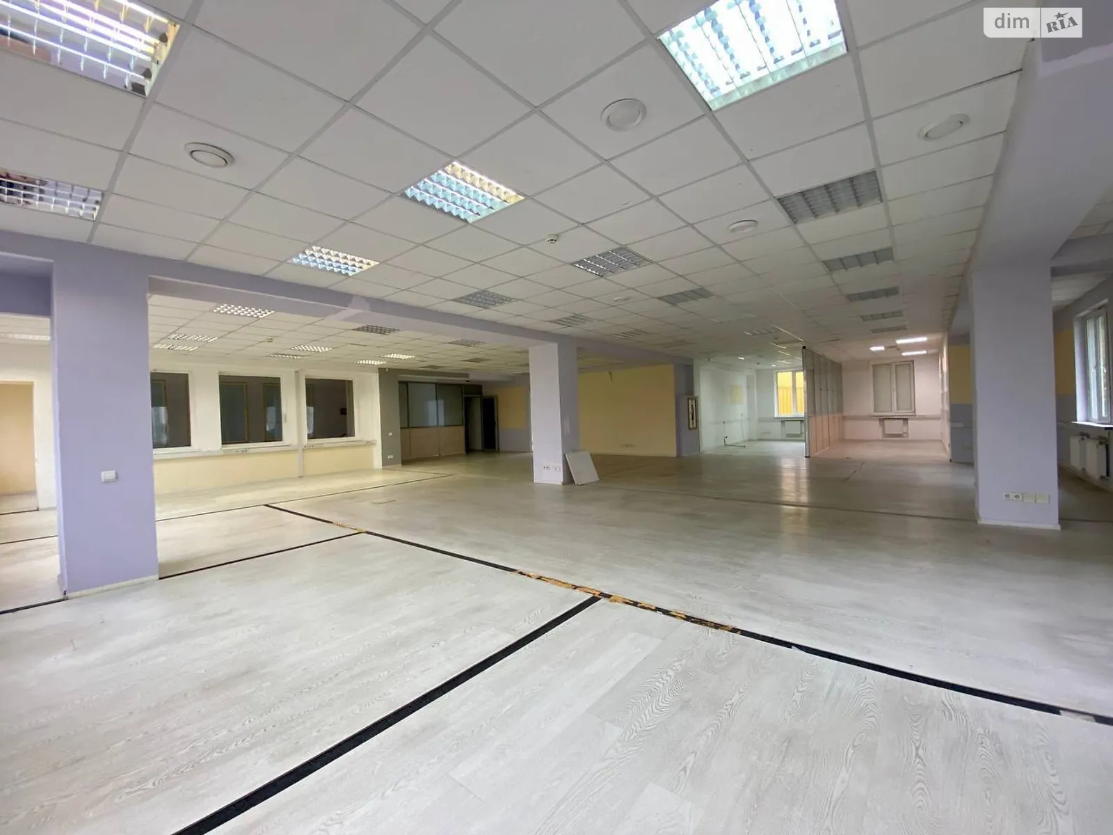 Сдается в аренду офис 293 кв. м в бизнес-центре, цена: 3098 $ - фото 1