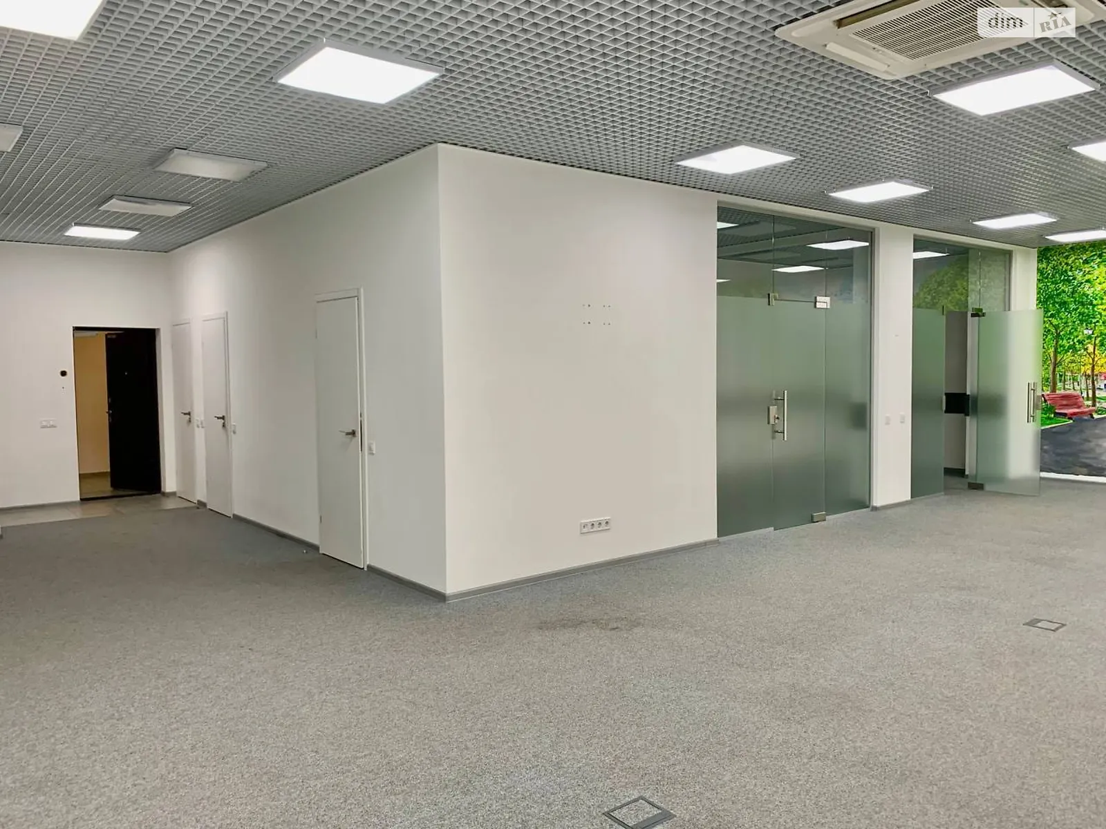 Сдается в аренду офис 127 кв. м в бизнес-центре, цена: 1200 $ - фото 1