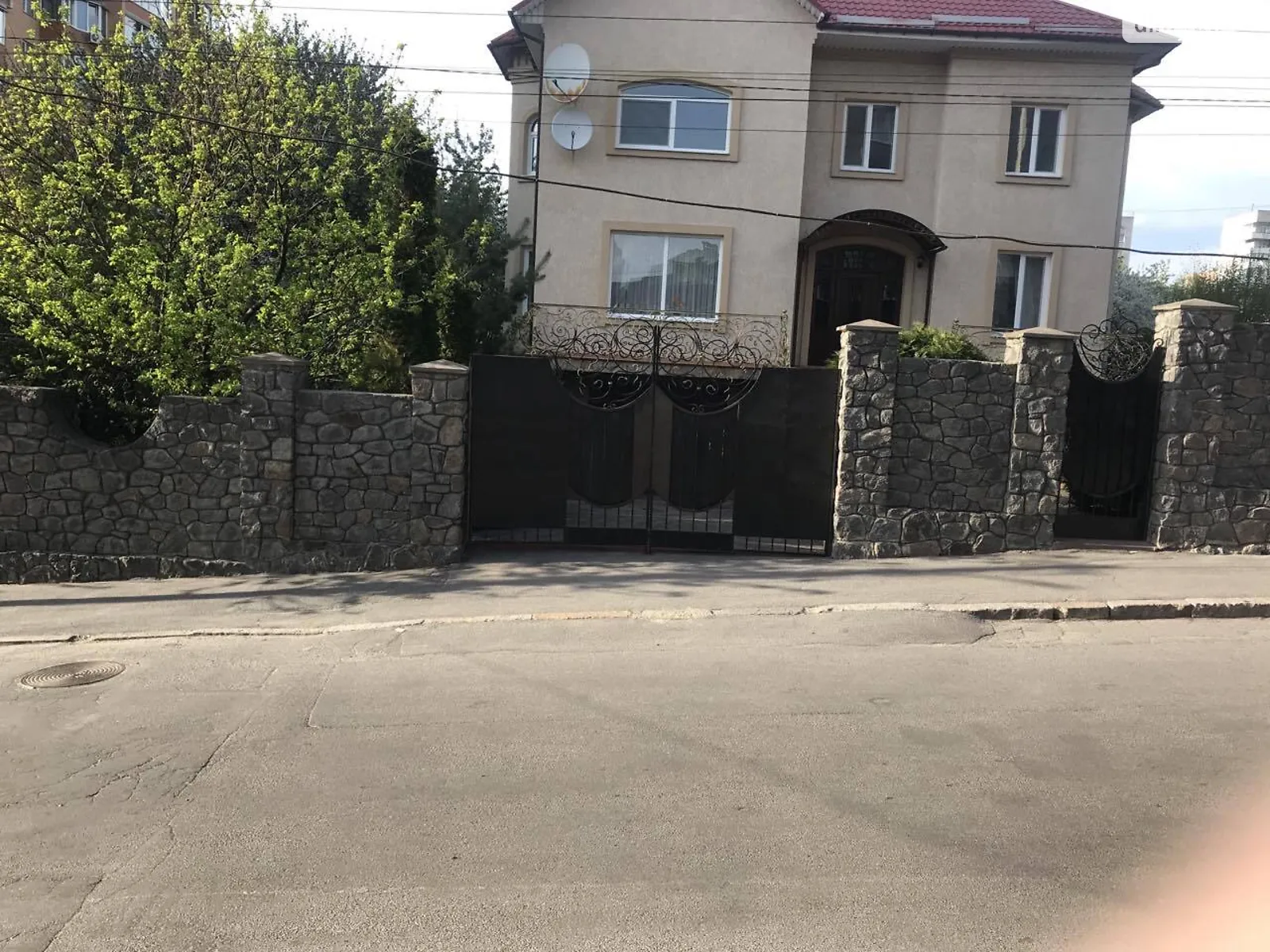 Продається будинок 2 поверховий 360 кв. м з терасою, цена: 370000 $ - фото 1