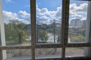 Продаж квартири, Івано-Франківськ, р‑н. Бам, Приозерна вулиця, буд. 25