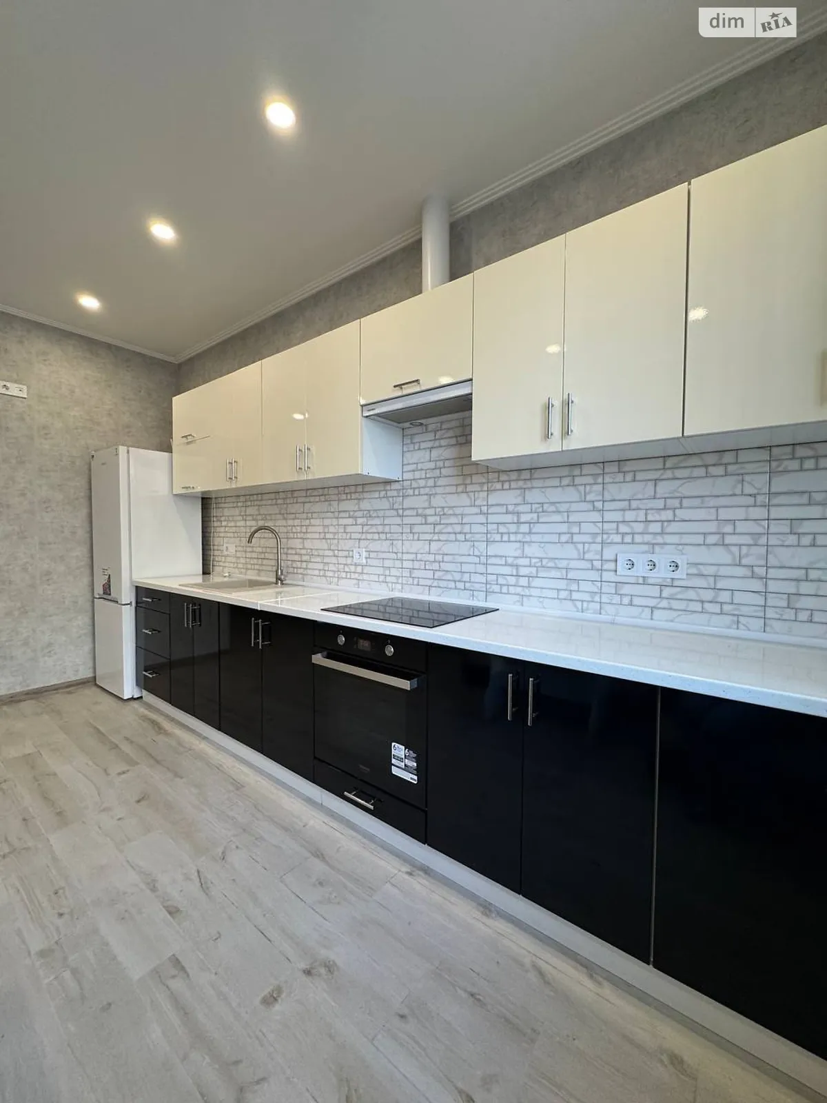 Продается 1-комнатная квартира 44 кв. м в Одессе, ул. Архитекторская, 3А - фото 1