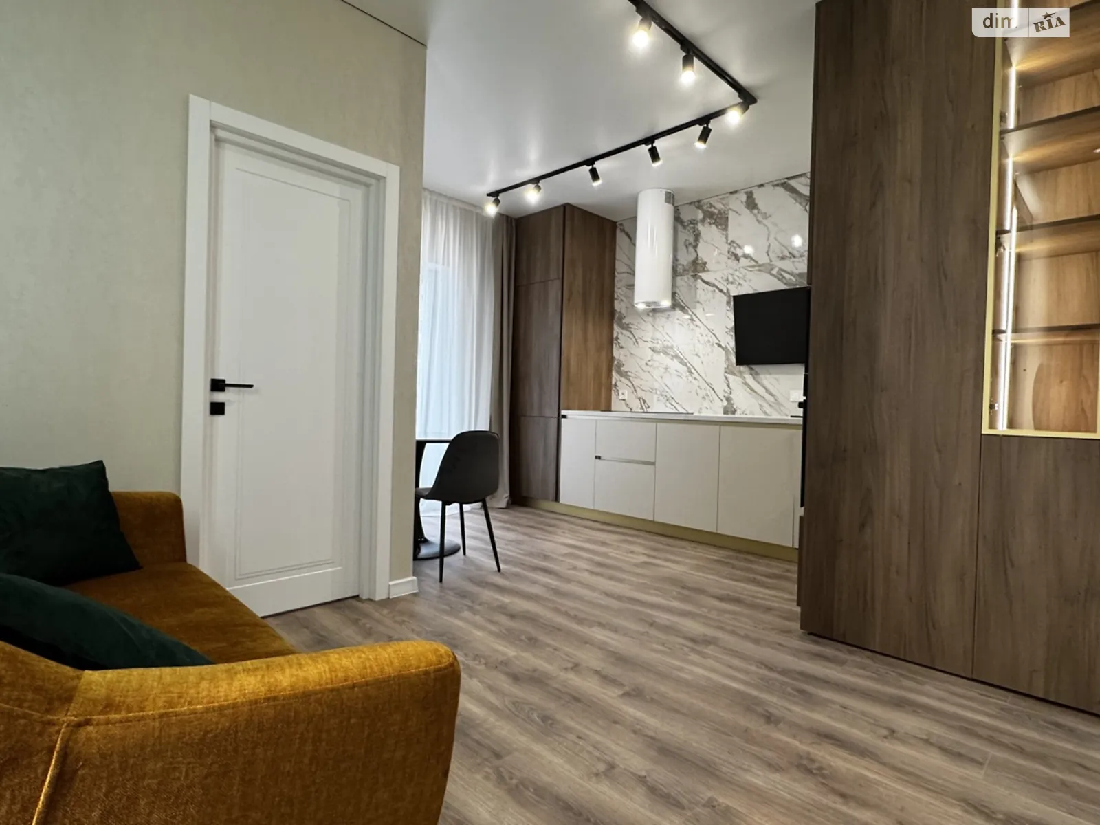 Продается 1-комнатная квартира 43 кв. м в Одессе, ул. Краснова, 1В - фото 1