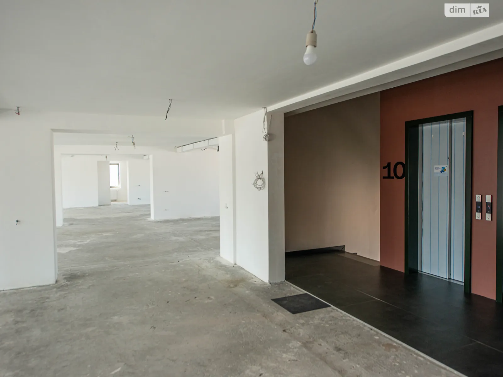 Сдается в аренду офис 2109 кв. м в бизнес-центре, цена: 45422 $ - фото 1
