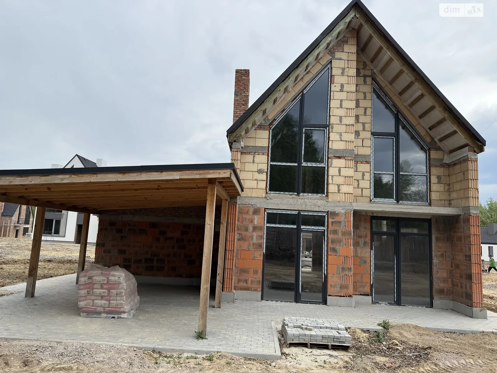 Продается дом на 2 этажа 110 кв. м с бассейном, цена: 179500 $ - фото 1
