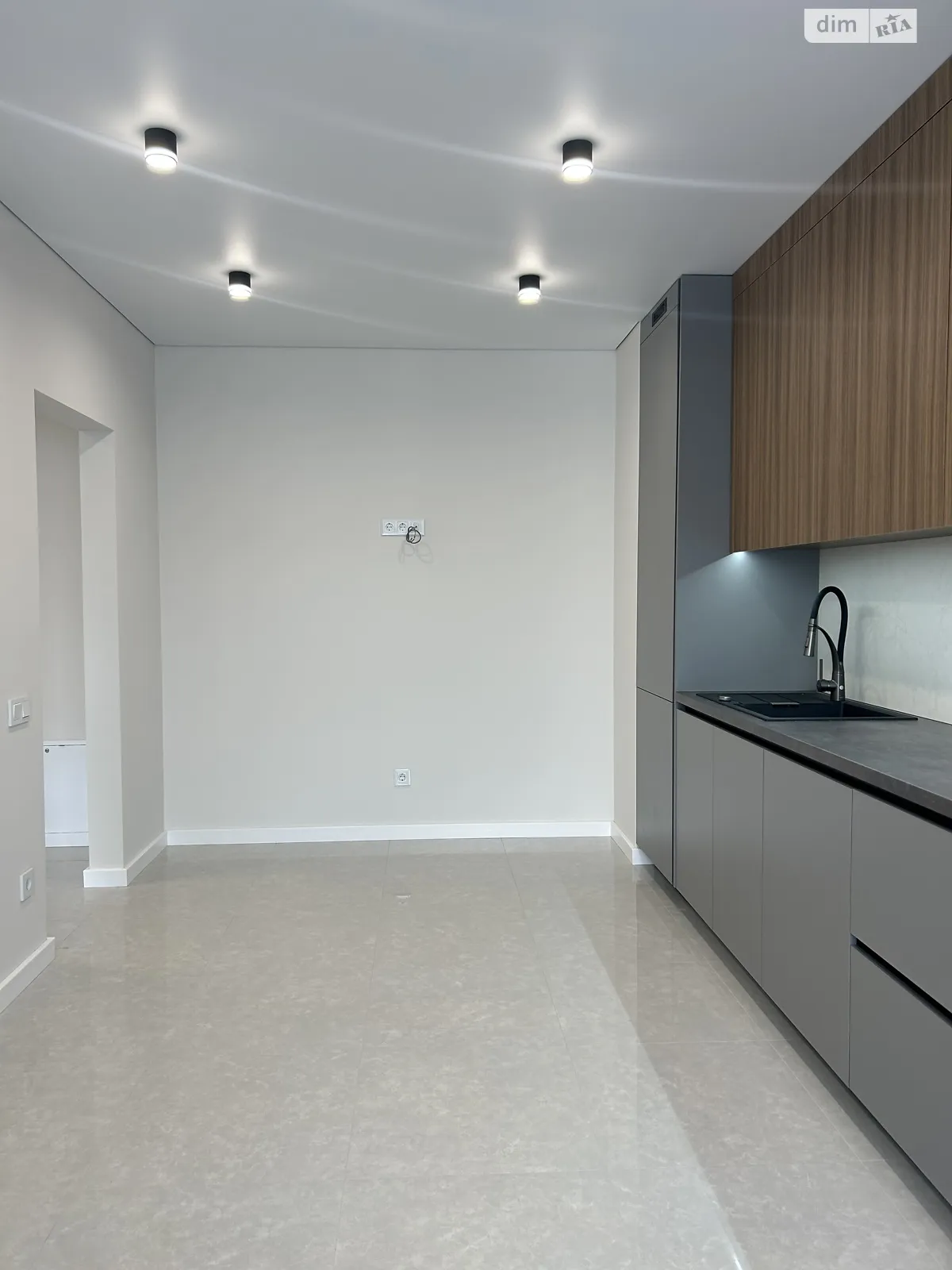 Продается 2-комнатная квартира 59 кв. м в Ровно, ул. Николая Боголюбова, 1 - фото 1