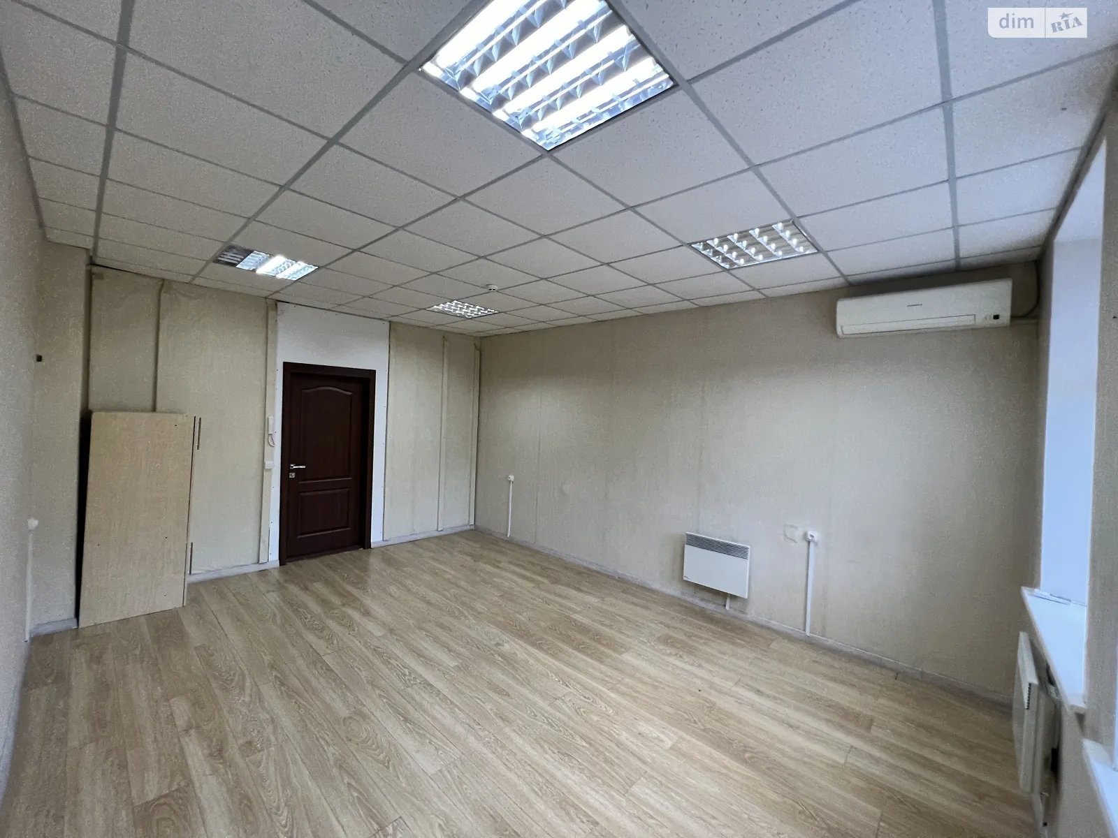 Сдается в аренду офис 29 кв. м в бизнес-центре, цена: 11900 грн - фото 1