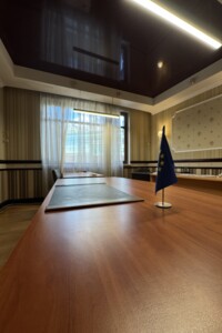 Довгострокова оренда офісного приміщення, Ужгород, р‑н. Центр, Жупанатська площа